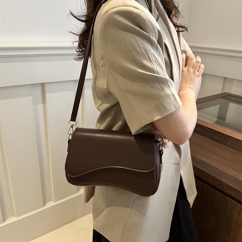 Винтажные кожаные сумки через плечо для женщин, дизайнерские женские сумки с небольшим клапаном на плечо, сумки через подмышку и кошельки