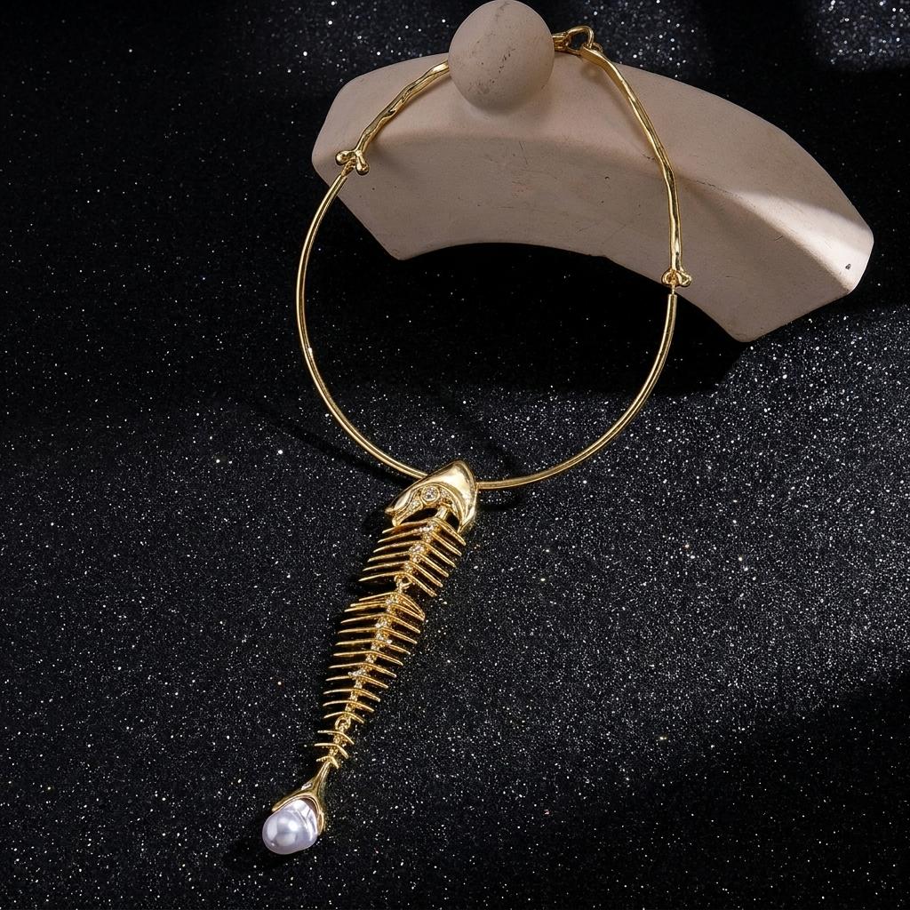 Sexy Gold Color Fishbone Long Drop Necklace For Women Shiny Rhinestone Pearl Skeleton Pendant Choker Beach Deep V Bikini Jewelry