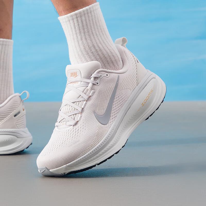 Nike Мужские нейтральные беговые кроссовки Vomero 18 HM6803-009