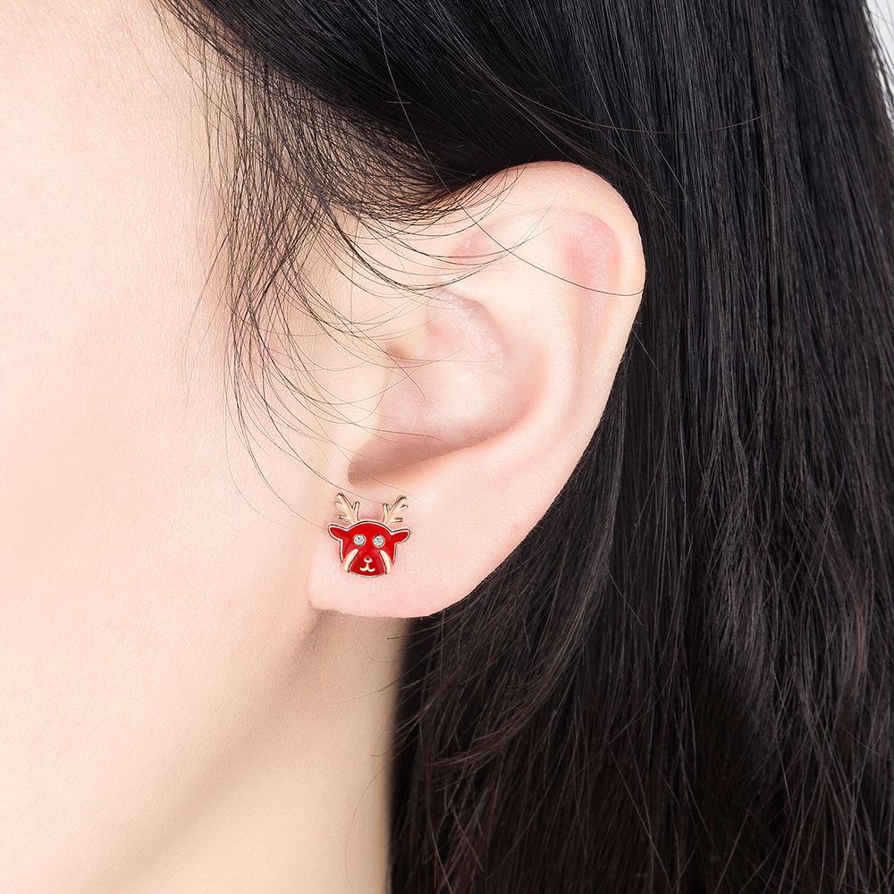 В завершение, вот вам серьги-гвоздики, маленькие посеребренные серьги, серьги в виде красных рогов.