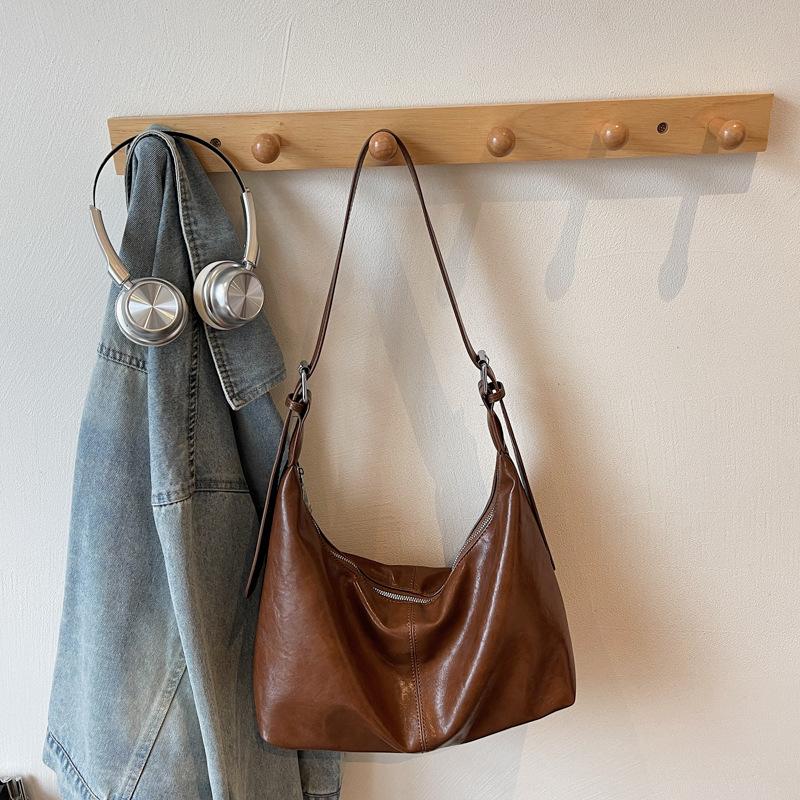 Ретро сумка женская большой вместимости 2025 новая осень и зима универсальная повседневная на плечо сумка-мессенджер сумка-тоут для поездок на работу