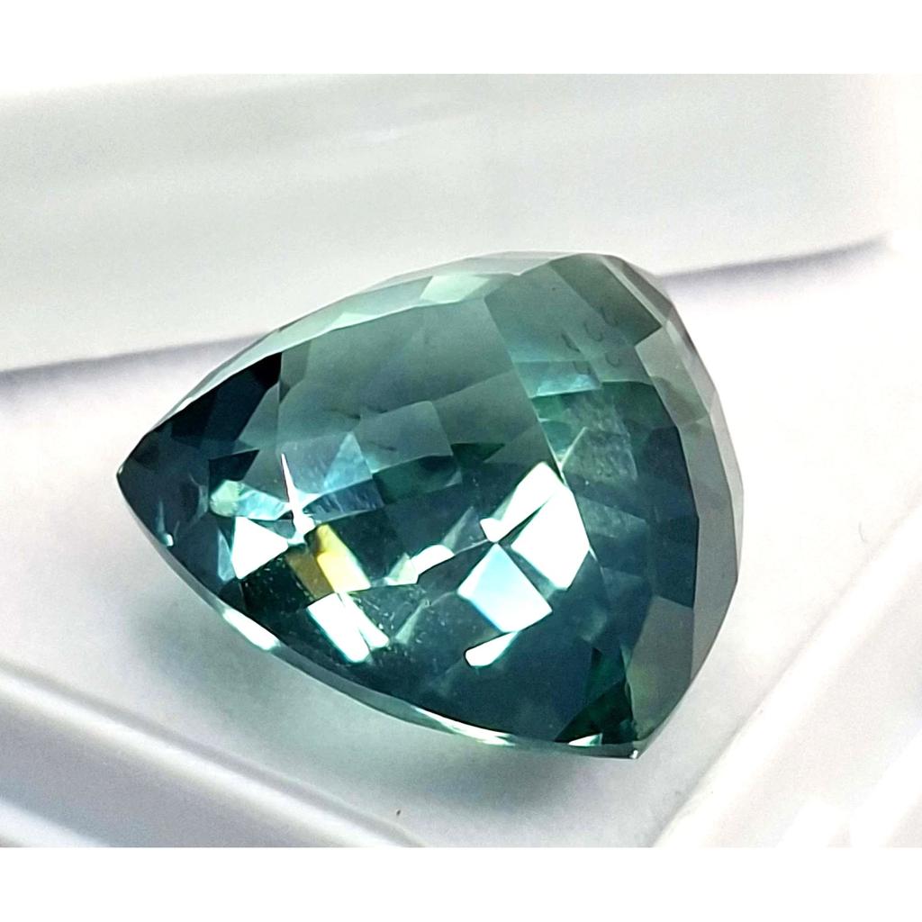 Natural Tourmaline Bluish Green Trillion Cut 20-22 Ct Beautiful Gemstone