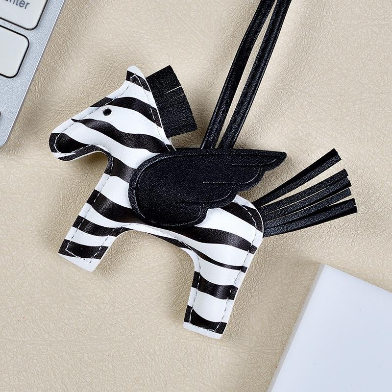 Брелок-подвеска в виде пони Пегаса с кисточкой - милый кожаный мультяшный контрастный цветной шарм