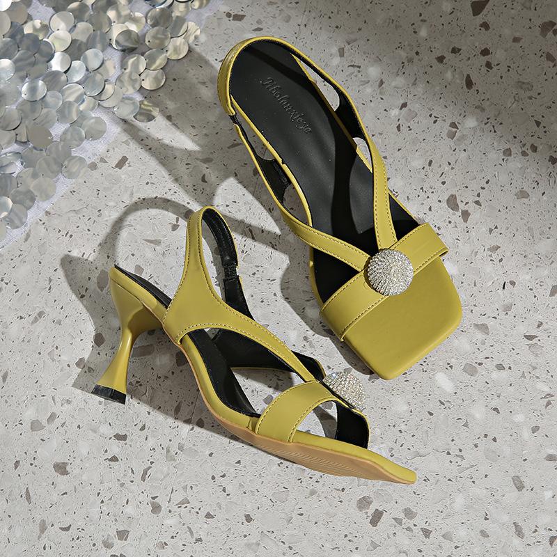 Лето 2025 новое с юбкой квадратный носок модные сандалии женские корейская версия высокий каблук тонкий каблук элегантные французские стразы женская обувь