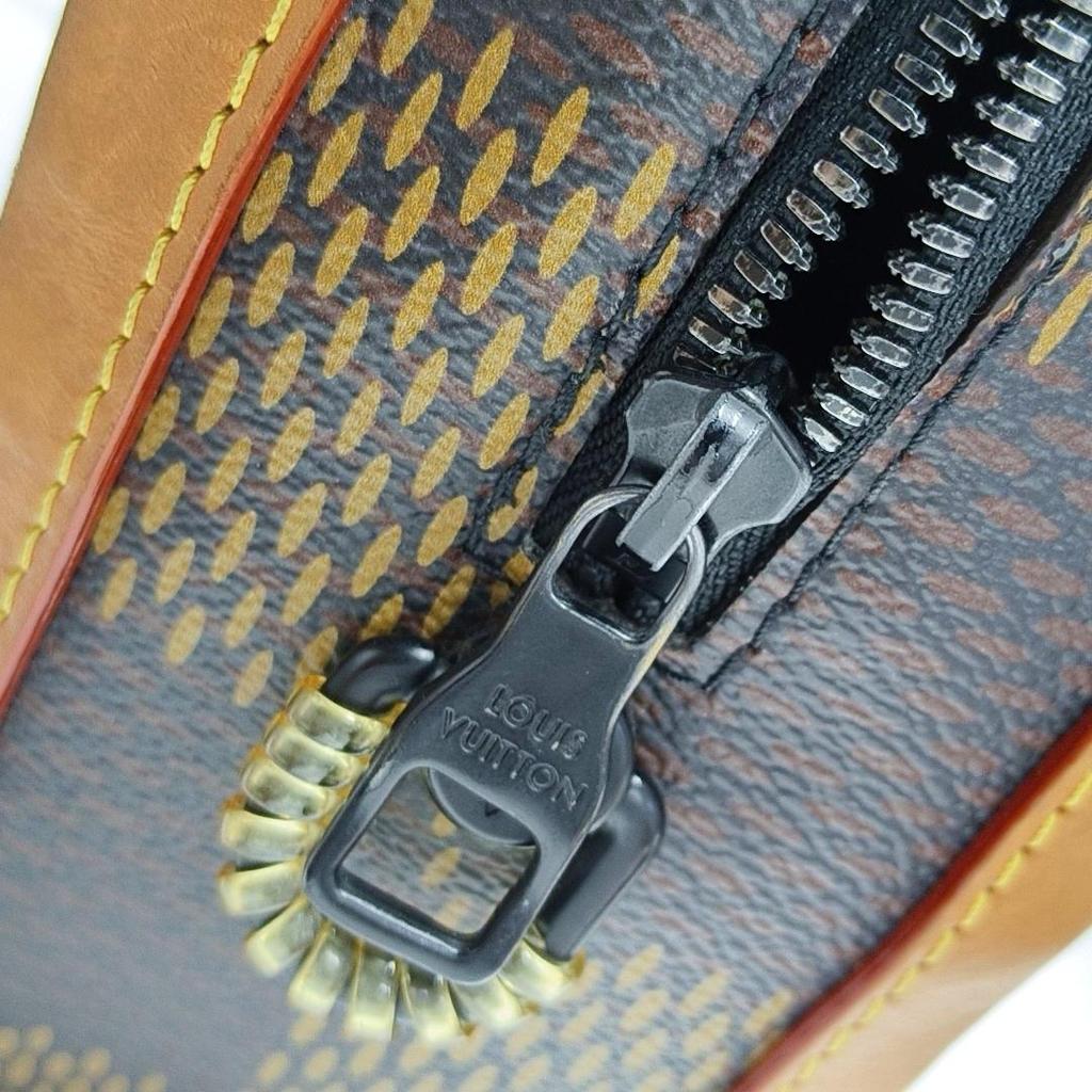 [Pre-Owned] X Nigo Collaboration Soft Trunk Chain Versatile Cool Zipper Coated Canvas Crossbody Bag - Fair #10UD4PC