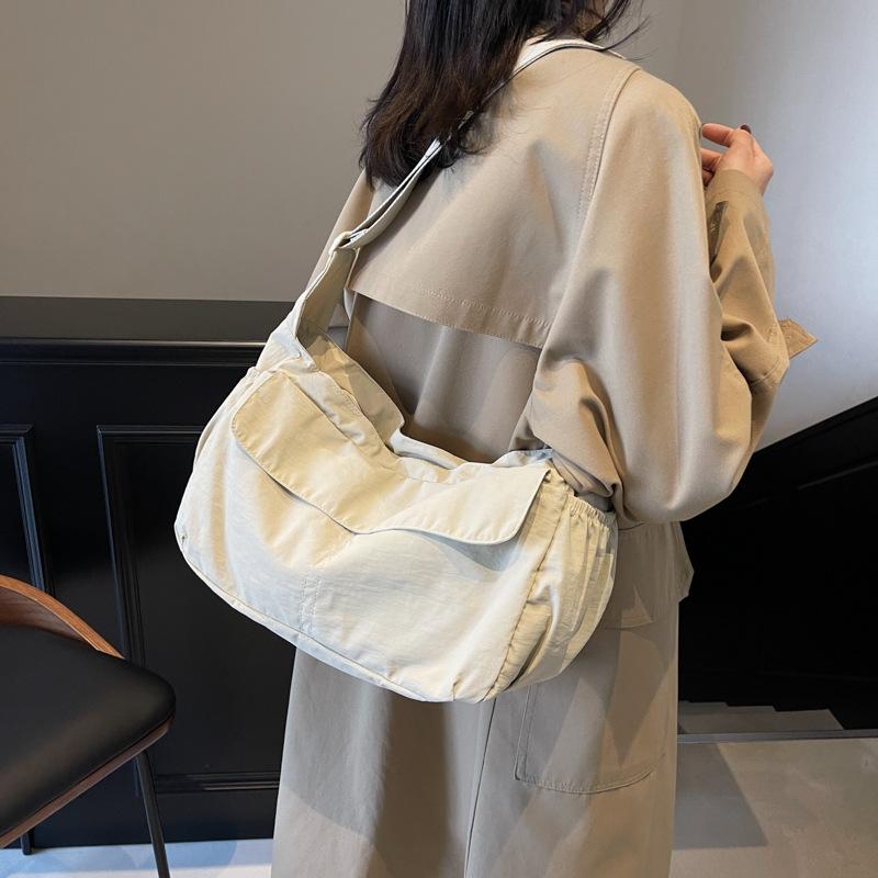 Japanese Simple Commuter Large-Capacity Messenger Bag Female Light Mailman Shoulder Bag College Student Class Bag