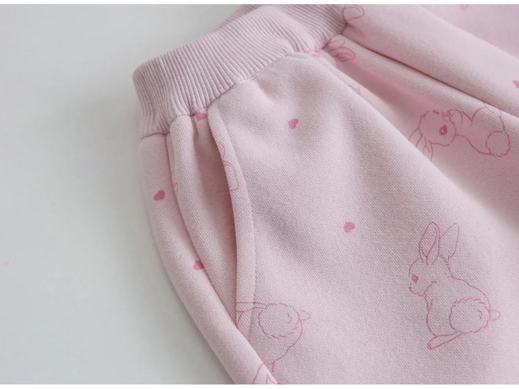 Комплект из свитера и спортивных штанов с принтом розового кролика для девочек — повседневный осенний наряд