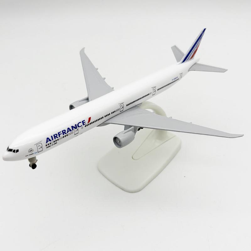 Модель самолета из сплава 20 см с шасси - Франция 777