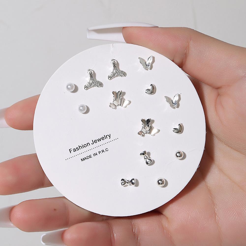 Korean version of small stud earrings, exquisite 1 pair of stud earrings a week, simple color dripping small earrings, love zircon stud earrings.