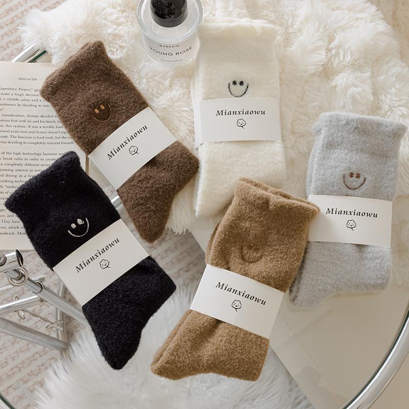 Женские осенне-зимние плюшевые и толстые теплые носки-трубы Yuezi с вышивкой в виде улыбающегося лица
