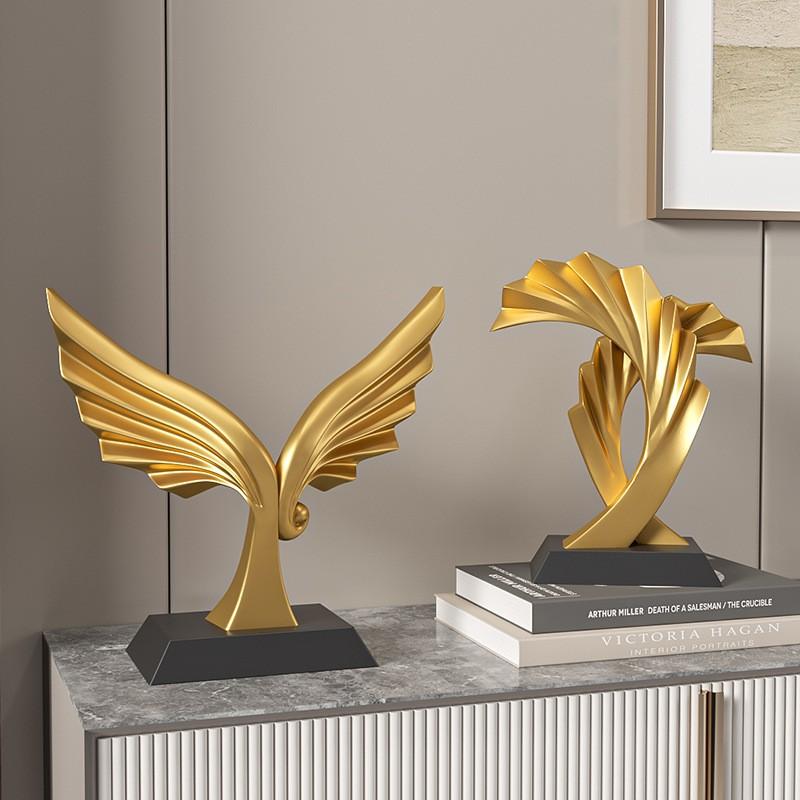 Resin Eagle Sculpture Decorative Figurine Living Room Office Entryway Modern Luxury Home Decor Gift