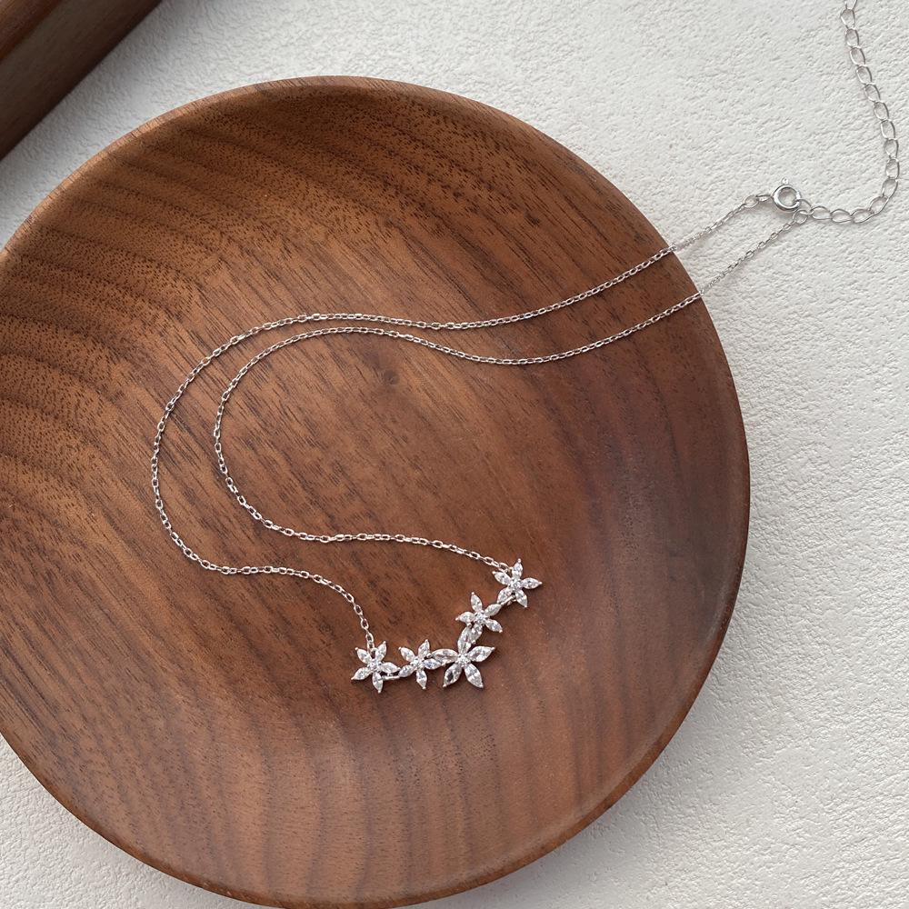 Taisheng S999 Sterling Silver Floral Necklace: Exquisite Mori-Style with Sparkling Diamonds, Versatile High-End Clavicle Chain.