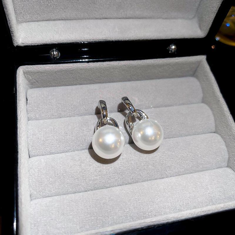 Серебряные игольчатые корейские изысканные серьги с искусственным жемчугом: Высококлассный, элегантный и роскошный.