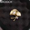 Изысканная брошь с жемчугом в виде листа гинкго - Высококлассная нишевая булавка и аксессуар против обнажения