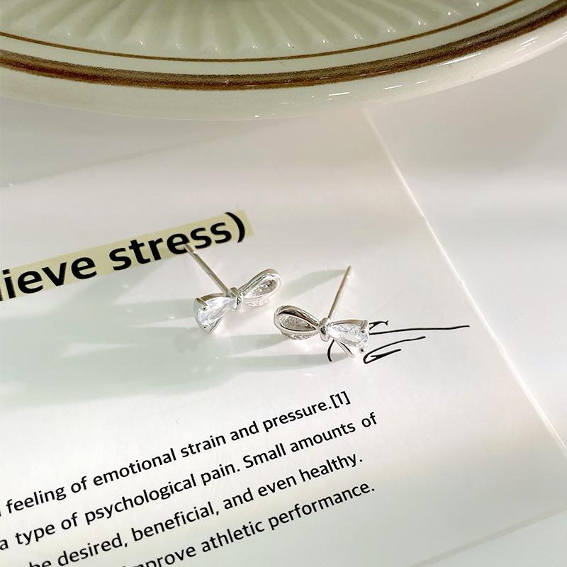 Серьги-бантики, легкие, роскошные, высокого класса, изящные, маленькие и универсальные серьги для повседневных поездок на работу и обратно