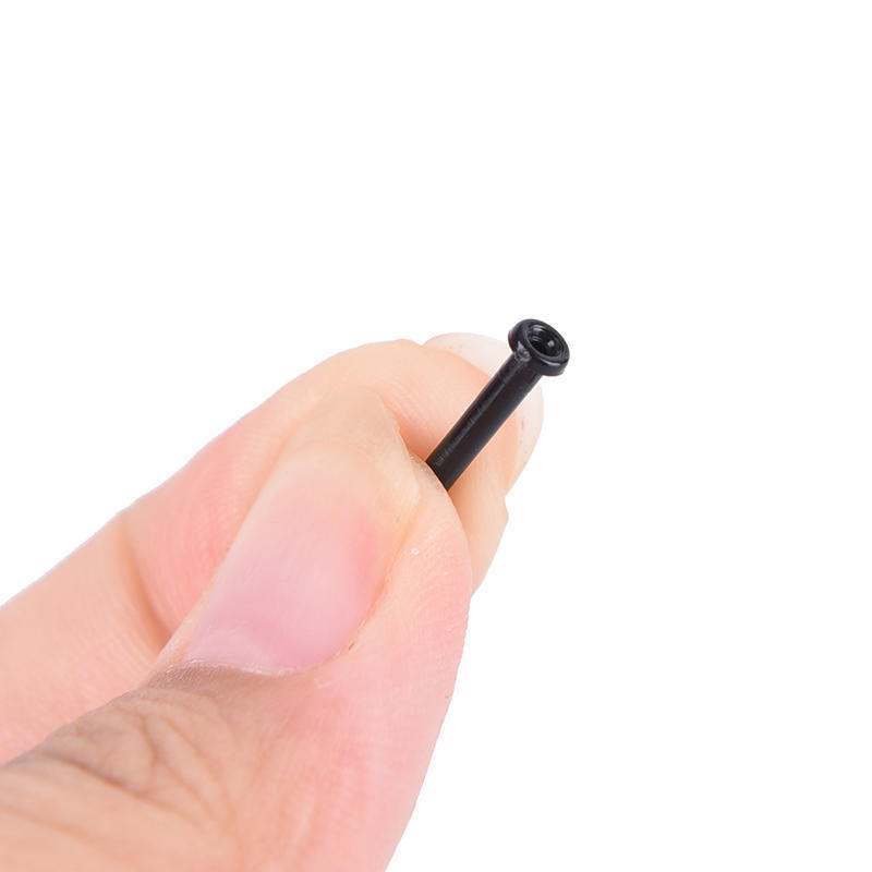 1 коробка бадминтонных ракеток, люверсы для ракеток, одна упаковка около 1500 шт.