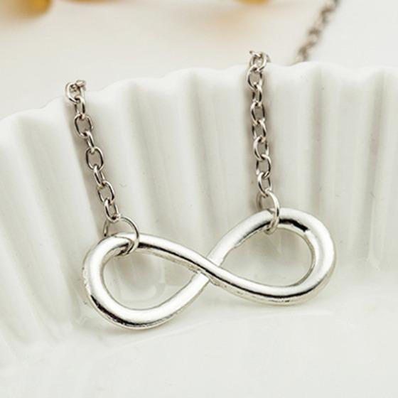 Korean 8-Shaped Pendant Clavicle Necklace