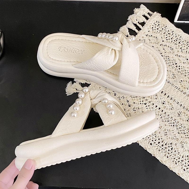 Крутые тапочки женские 2025 лето новые с юбкой фея ветер бисер толстая подошва уличные носки перекрестные модные тапочки