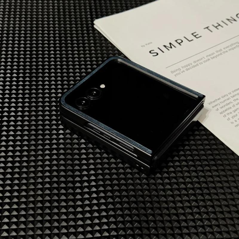 Ретро кожаный магнитный чехол для Motorola Razr 60 50 Ultra 2025 Razr + 2024 Magsafe Беспроводная зарядка Защитная крышка Funda