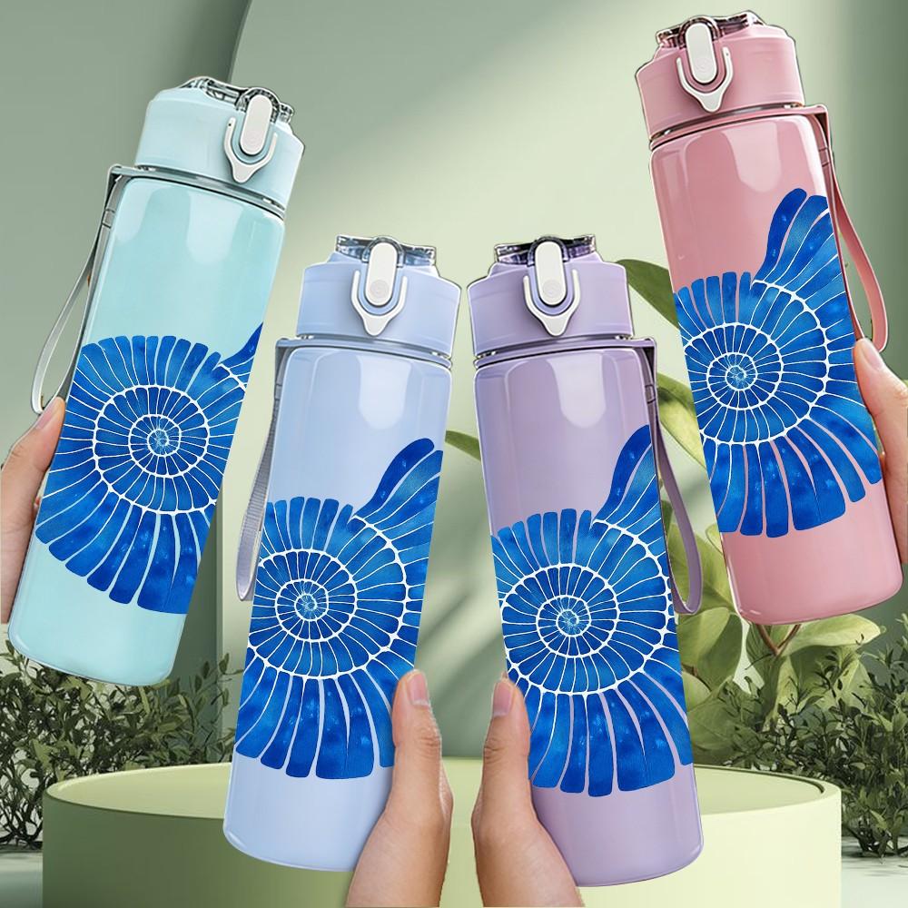 1PC Blue Spiral Seashell Pattern 750ml Color Plastic Sports Water Bottle Leakproof Flip Straw Lid Suitable for Sports Office Home Use