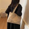 Chic Lightweight Tote Bag With Water-resistant Fabric Ideal For Autumn And Winter