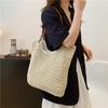 Весенне-летняя новая плетеная сумка через плечо, нишевый дизайн, модная, универсальная, большой вместимости, сумка-тоут,通勤用, портативная сумка