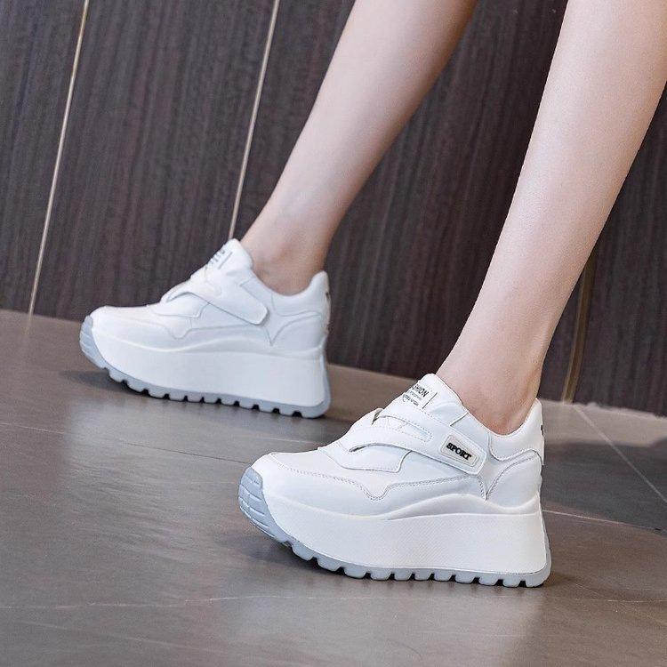 2025 осень новые 8 см маффин толстая подошва увеличение высоты женские одинарные туфли корейская версия универсальные круглый носок повседневные маленькие белые туфли женские