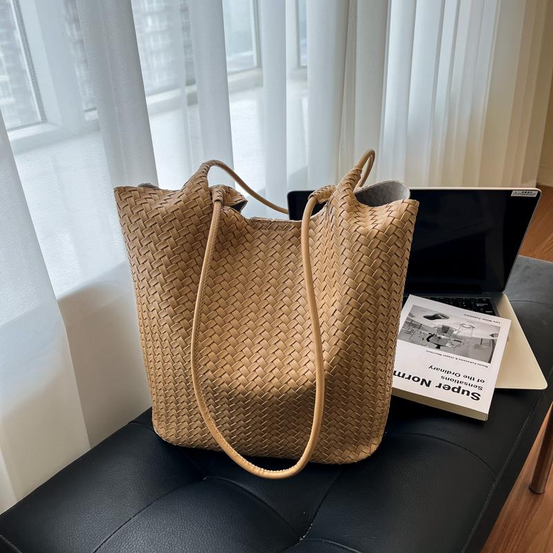Premium Woven Bag Women's Autumn and Winter Retro Tote Bag Large Capacity Shoulder Commuter Bag