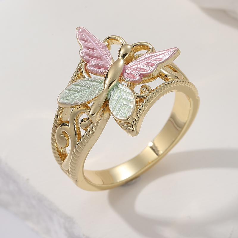 Vintage Gold Color Metal Hand Carving Butterfly Women's Ring Geometry Hollow Daily Wear Party Jewelry