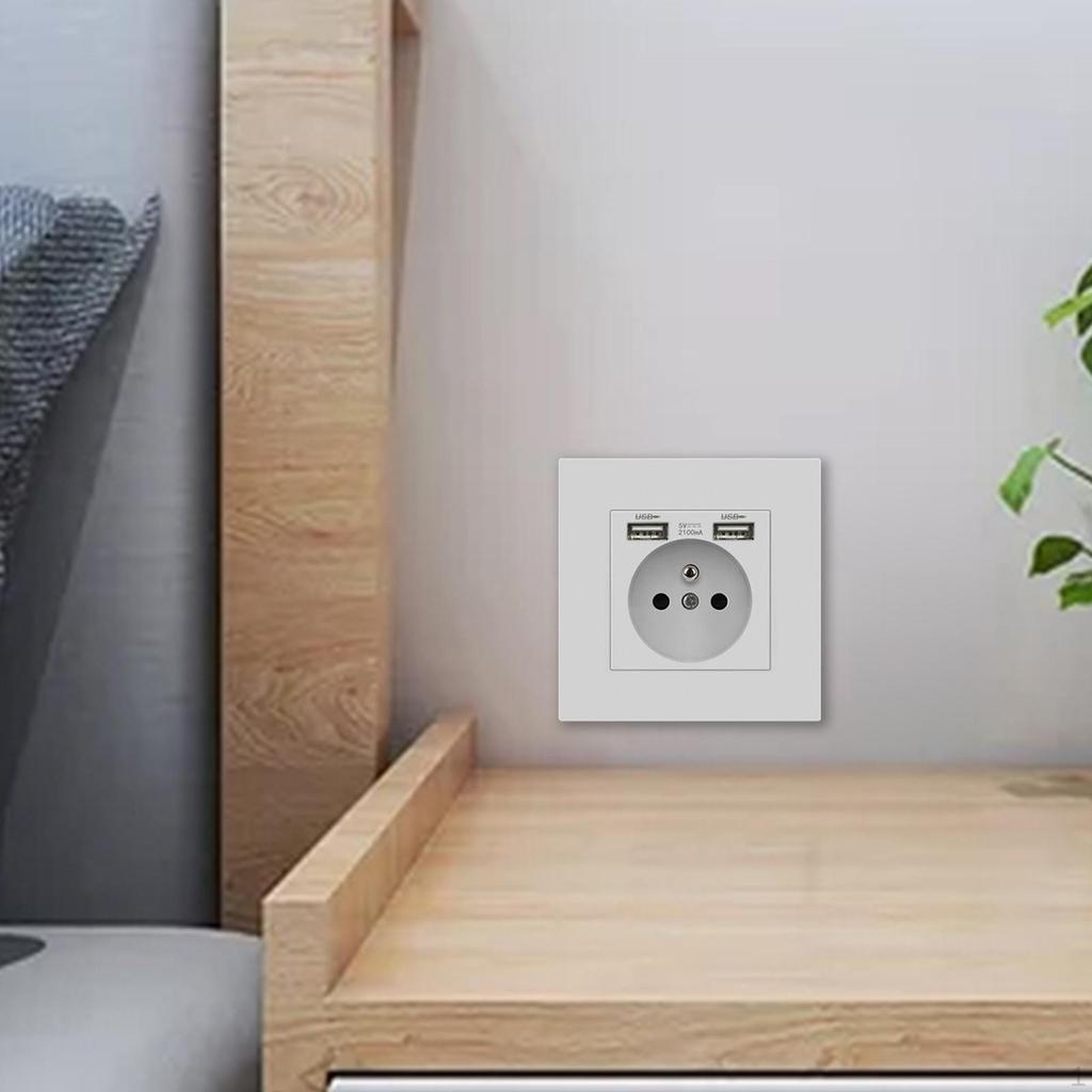 Настенная USB-розетка для зарядки с бытовой техникой белого цвета