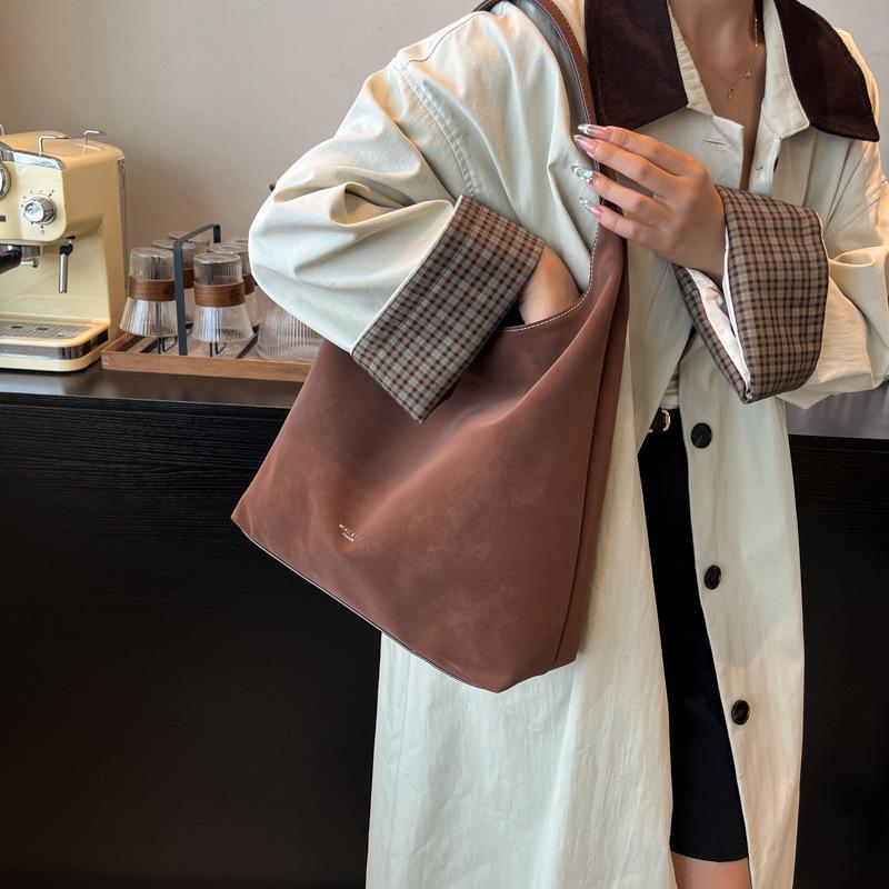 Ретро большая сумка женская 2025 новая трендовая популярная высококлассная модная сумка через плечо большая вместимость сумка-тоут для поездок на работу