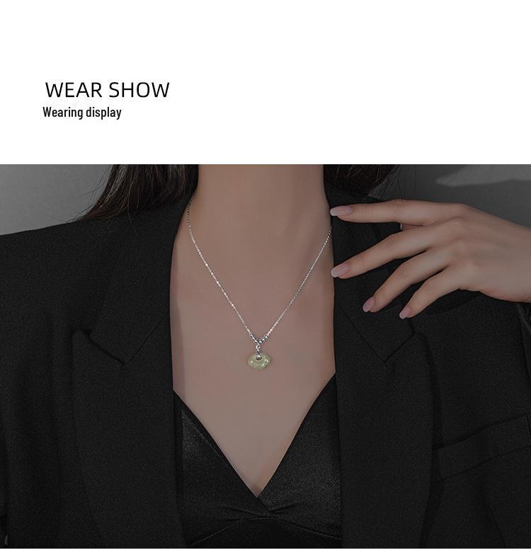 Ожерелье из серебра 925 пробы с замком мира и нефритом Хэтянь и цепочкой для ключицы из золота 14 карат, с подвеской в виде ретро-замка долголетия Жуи для женщин.