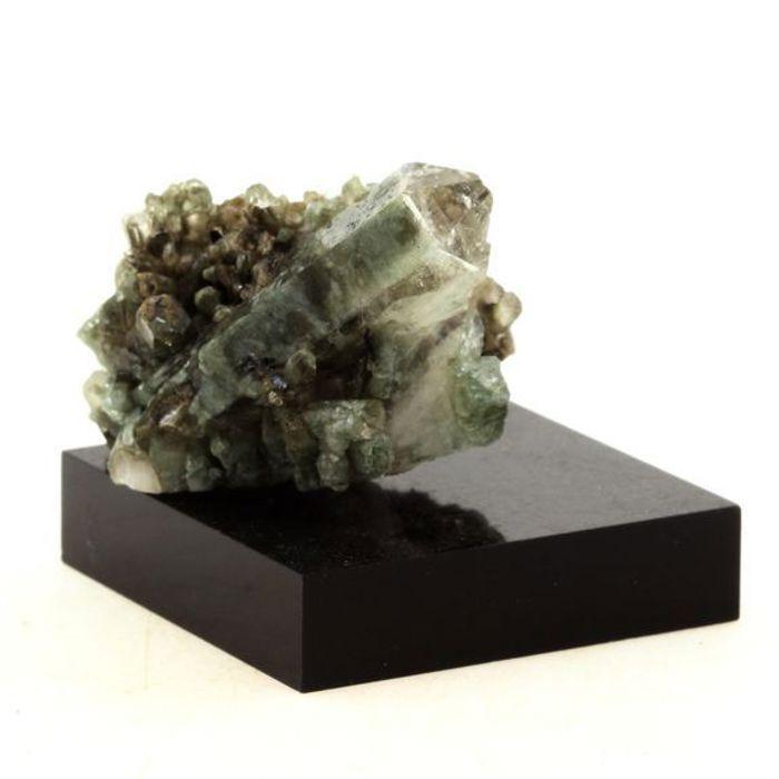 Pierres et Minéraux. Quartz + Chlorite. 119.55 ct. Les Deux Alpes, Oisans, Isère, France.