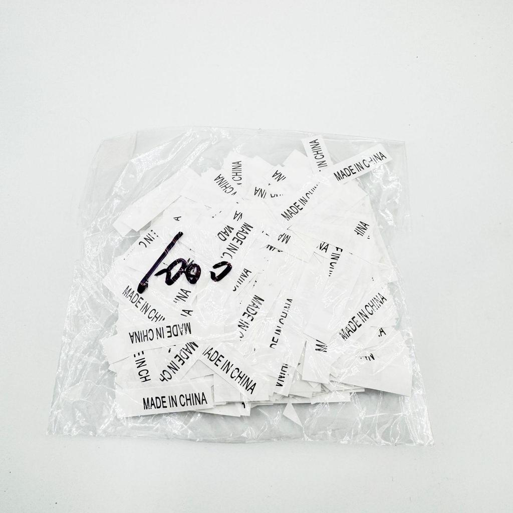 Этикетка по уходу за одеждой Made in China с отметкой о происхождении