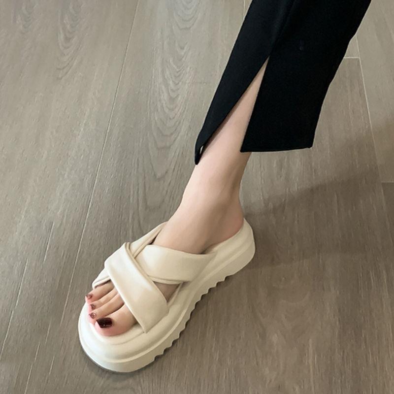 High-value Cool Slippers Women's Summer Wear 2025 New Muffin Thick Bottom Increase Internet Celebrity Explosion Beach One-word Drag