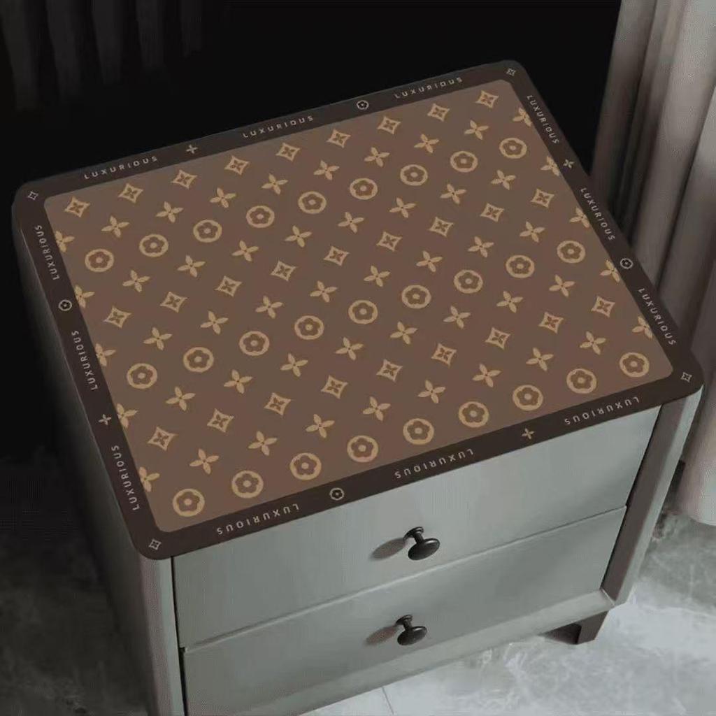 Diatom Mud Table Cover: Quick-Dry, Water-Absorbent, Stain-Resistant, Non-Slip Bedside Mat
