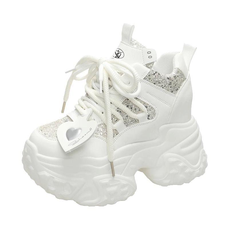 Новые кроссовки для папы дышащие женские новые сетчатые осенние увеличивающие рост спортивные и повседневные кроссовки бело-серебристые