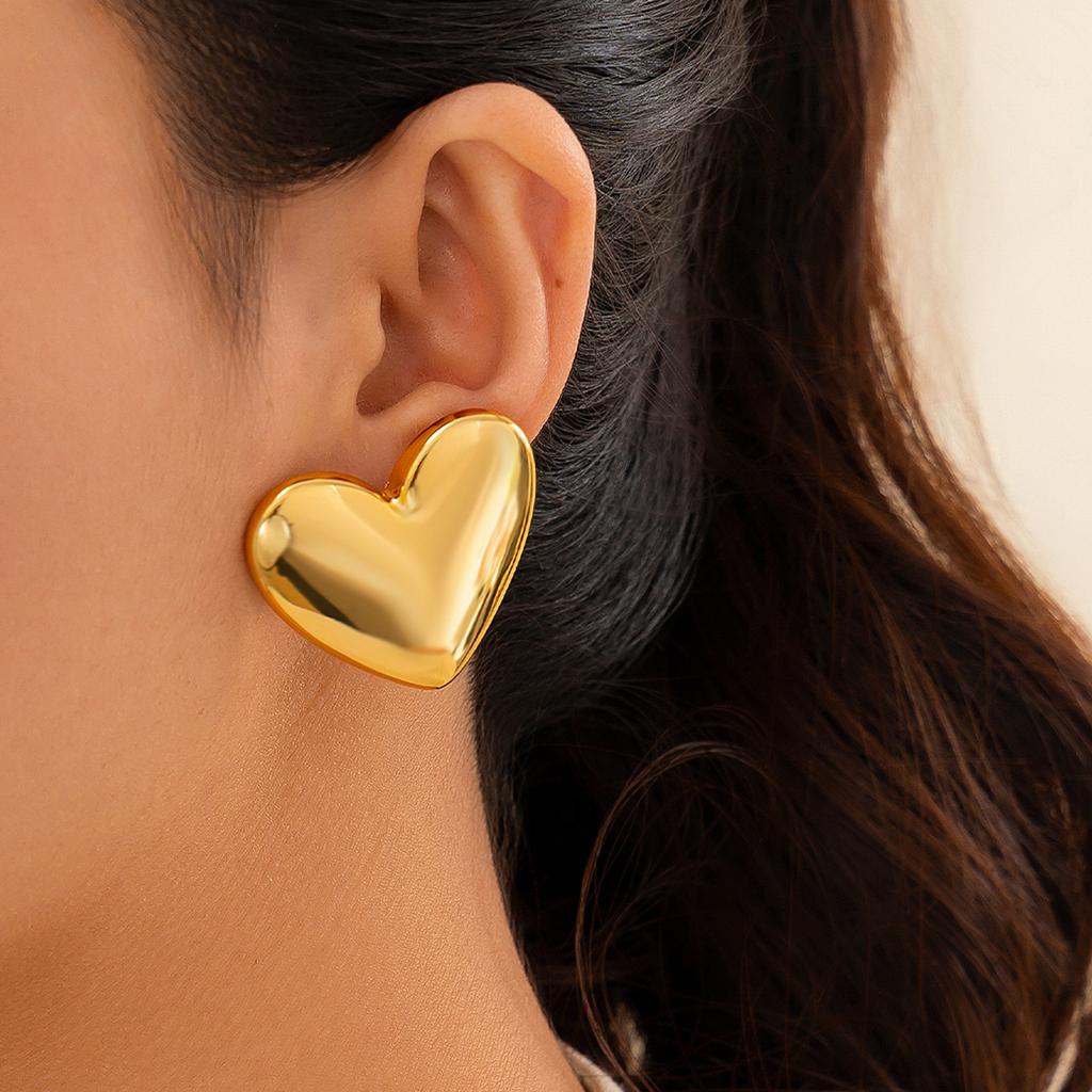Minimalist Punk Gold Color Smooth Love Heart Stud Earrings for Women 2025 Trend Wed Bridal Goth Piercing Earrings Jewelry Gift