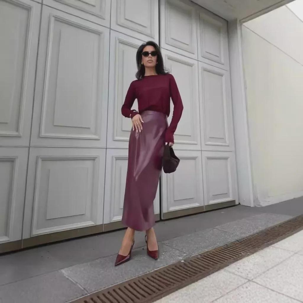 Осень 2024 года. Сексуальная кожаная юбка с высокой талией и разрезом.