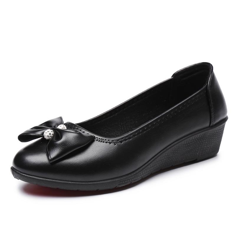 Модная женская обувь Женские туфли на плоской подошве Высококачественные замшевые туфли без застежек Острый носок Резиновые женские туфли на плоской подошве Балетки Horsebit Лоферы