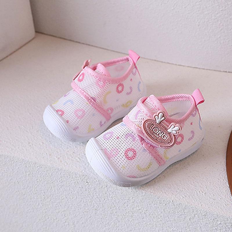 Летняя ажурная обувь для малышей 0-1-3 лет, мягкие ходунки для мальчиков и девочек, пищащие сандалии для младенцев.
