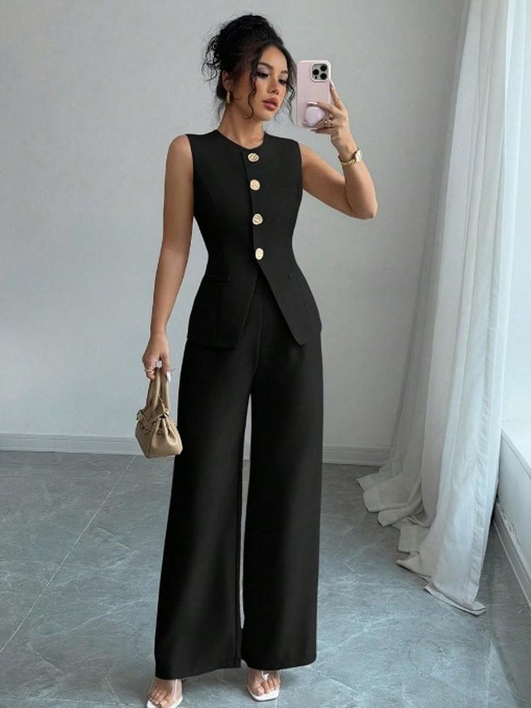 Женский костюм-двойка в стиле business casual: пиджак и брюки. Широкие брюки, длинные брюки, без рукавов.
