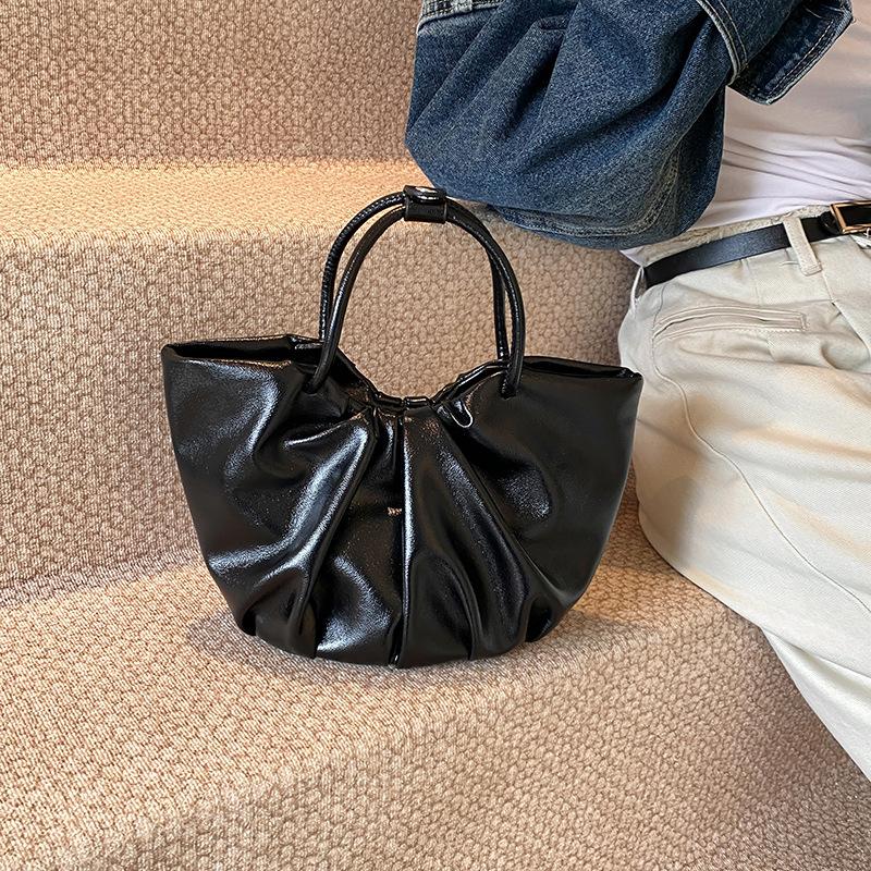 Французская плиссированная сумка-облако женская 2025 новая мода мягкая кожа портативная сумка-корзина для овощей универсальная на плечо сумка-мессенджер тренд