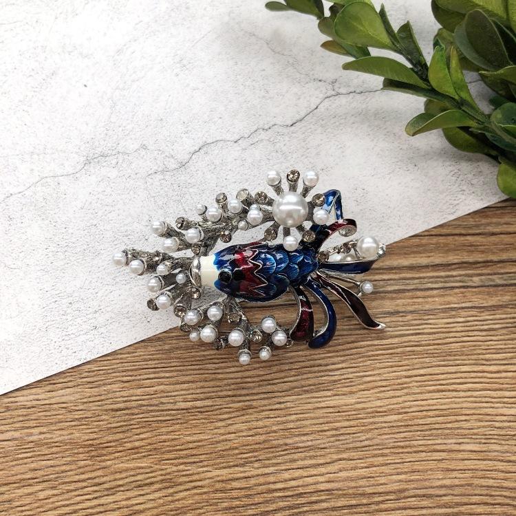 Forest Retro Fairy Tale Versatile Brooch Bee Pearl Temperament Brooch Pin Coat with Accessories
