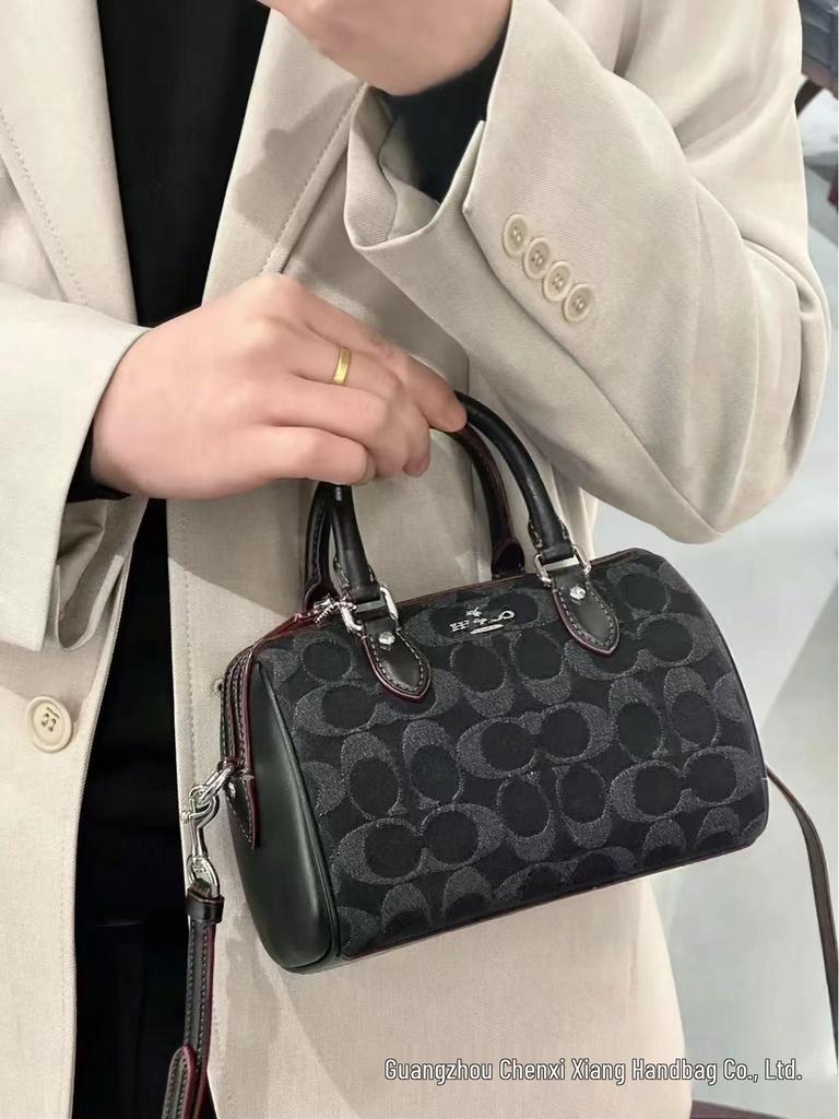 Сумка-подушка Coach Rowan Mini Boston - Классическая монограммная сумка и универсальная женская сумка через плечо/кроссбоди