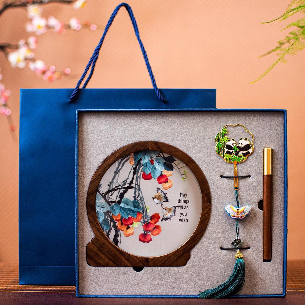 Китайский сувенир: Фигурка панды вышивка Сучжоу Подарок