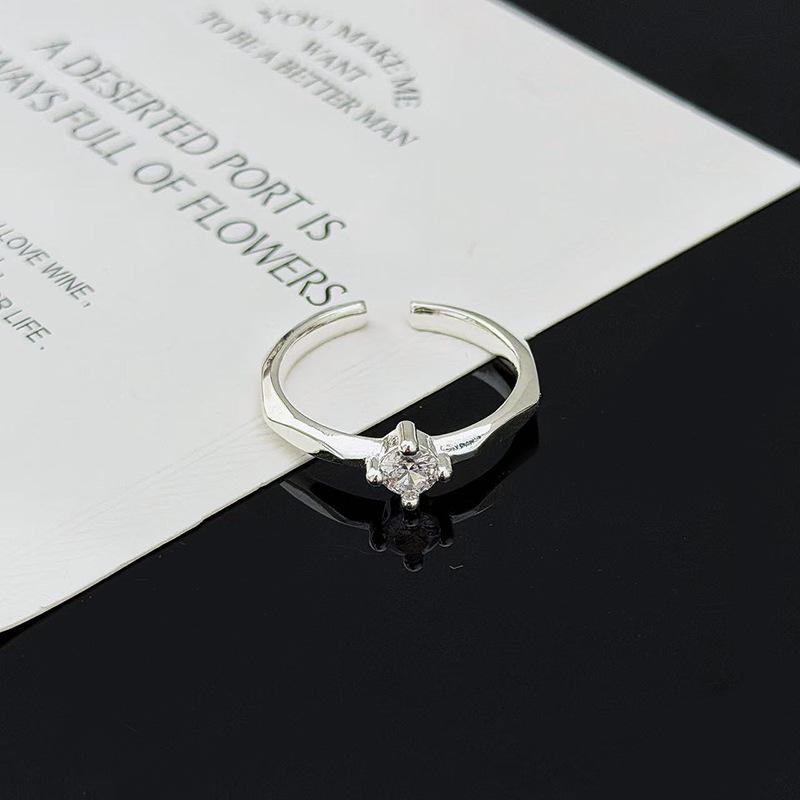 Нежный характер Одиночный бриллиант Простое кольцо с бриллиантом Открытое кольцо Женское Кольцо на указательный палец для работы Нишевый дизайн Чувство стиля