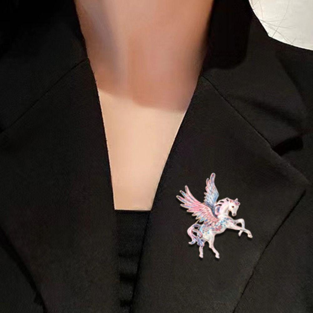 Vintage Pegasus Brooch Alloy Brooch Pins Hot Animal Lapel Pin  Cultural Art