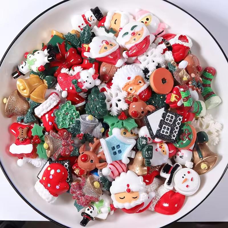 Yiwu Insheen Craft's Hot Sale Xmas Holiday Theme Flatback Resin Charm DIY Hanging Decorations 100 Pcs Per Bag for Souvenirs