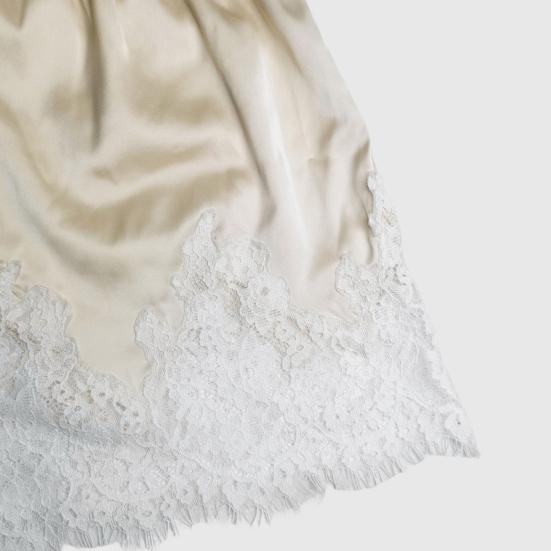 Женские атласные шелковистые шорты с кружевной отделкой, лоскутные микрошорты с низкой посадкой, шорты-боксеры, домашние шортики, пижамные штаны